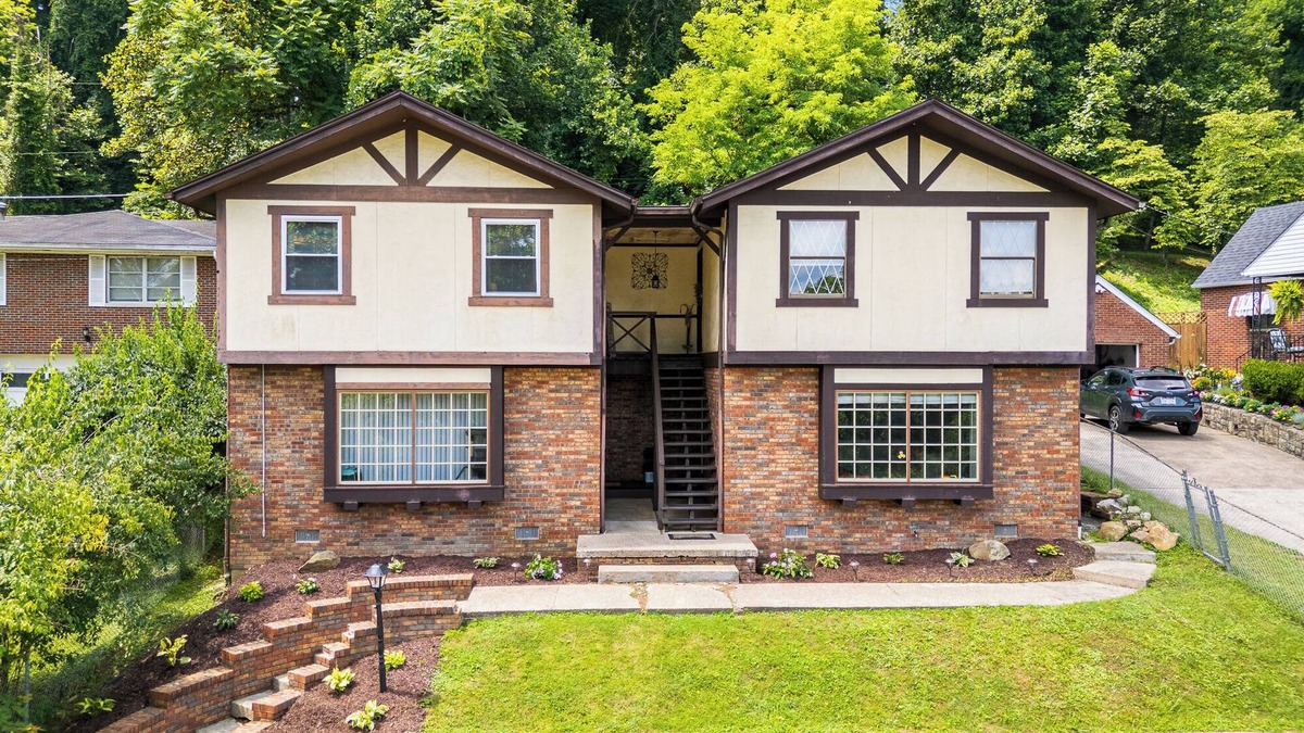 Shoals Apartment | CLEAN 2-bedroom cozy apartment Huntington. Spacious and accomodating!
