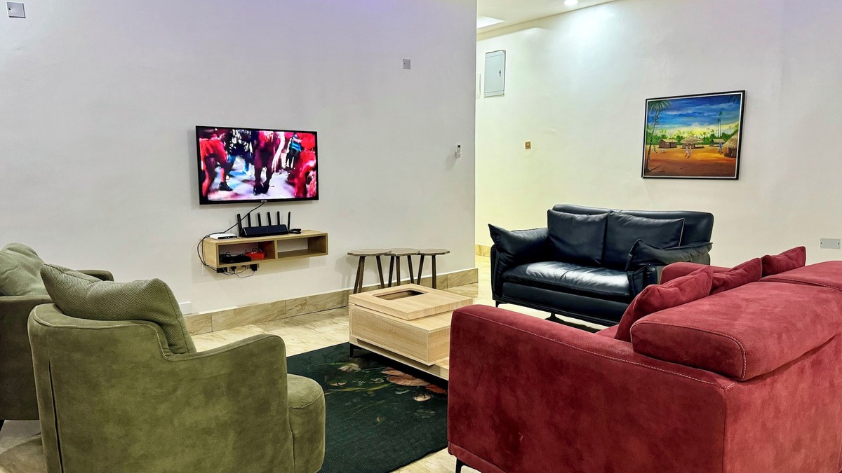 Utako Apartment | CLEAN 2BEDROOM FLAT at UTAKO ABUJA. 24hrs LIT with AC, WIFI & KITCHEN