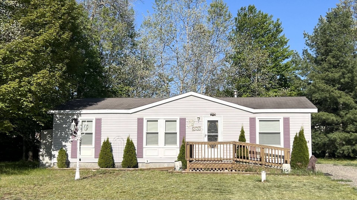 St. Helen Cottage | Clean 3 Bedroom 2 Bath With trail access within walking distance