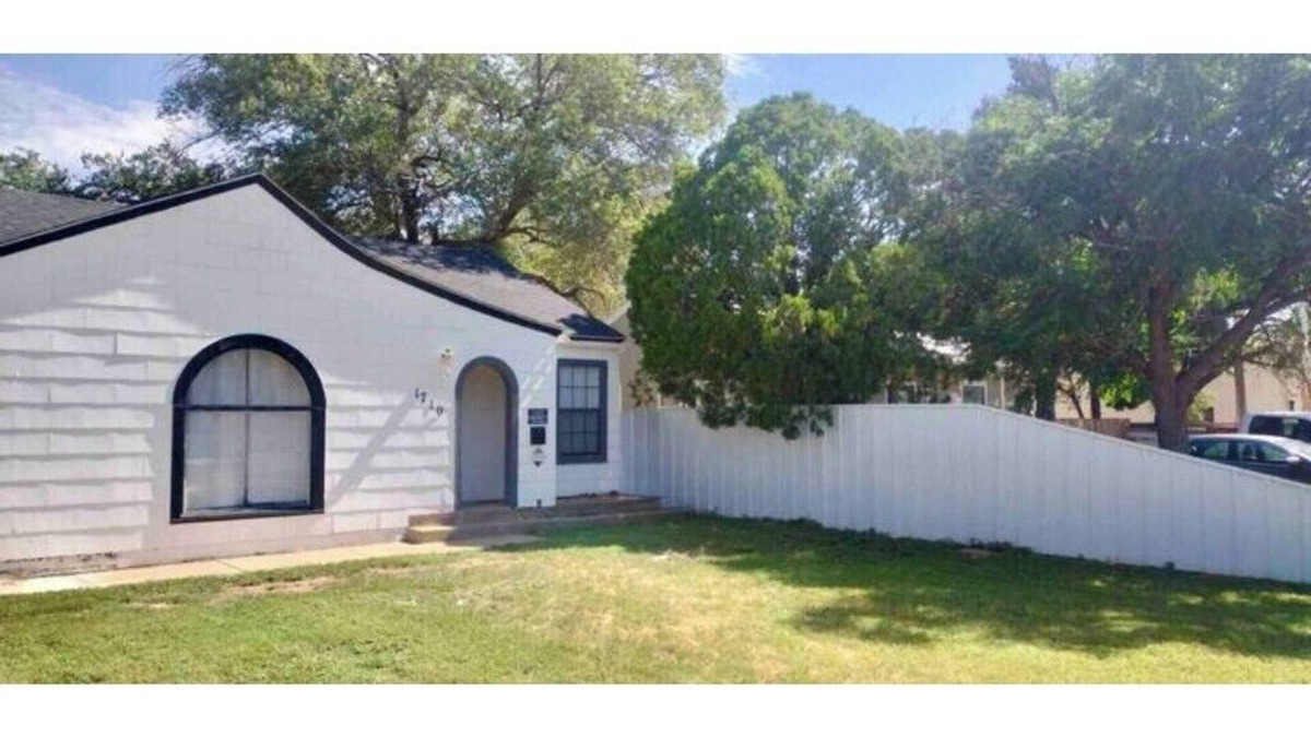 Heart of Lubbock House | Clean 3 BR 2BA White House Near TTU & UMC