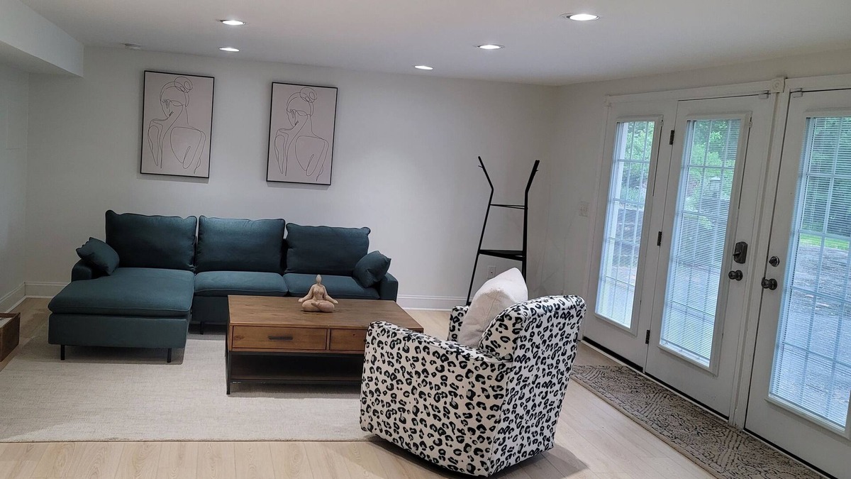 Red Oaks Mill House | ***Clean and Airy Poughkeepsie Getaway - Hospitals Nearby***