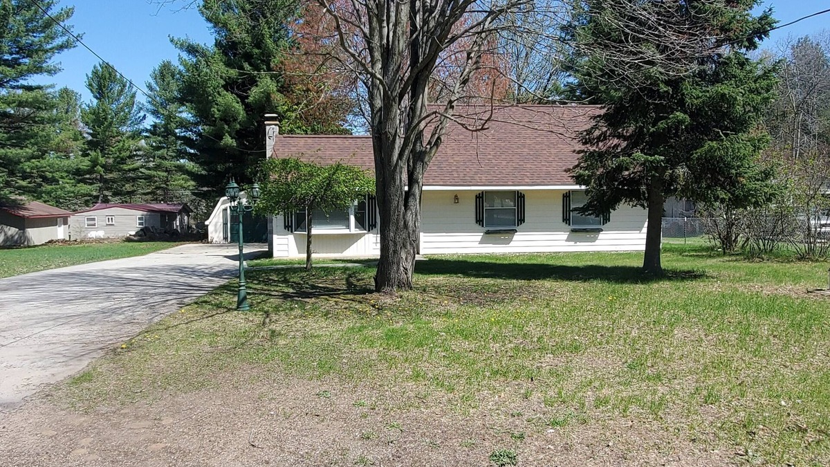St. Helen House | Clean and cozy Cottage bring your toys! Restaurants,ORV trails and Lake St Helen