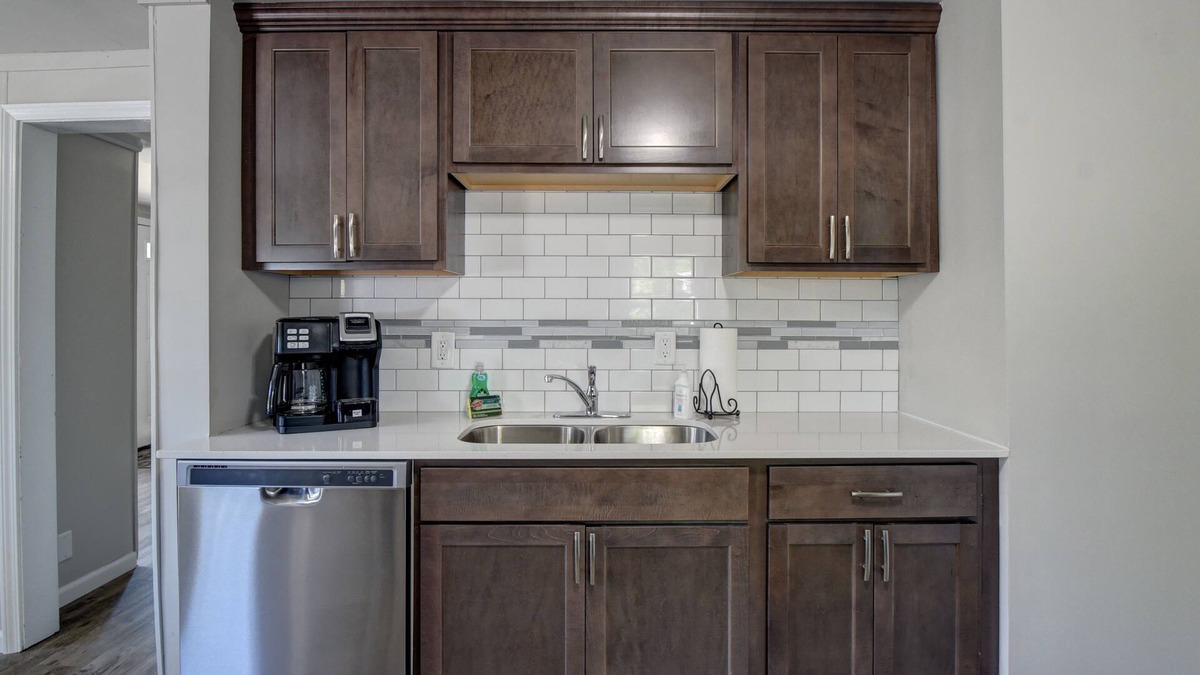 Gary House | Clean and Comfortable Ranch near 80/94/65 Refinery
