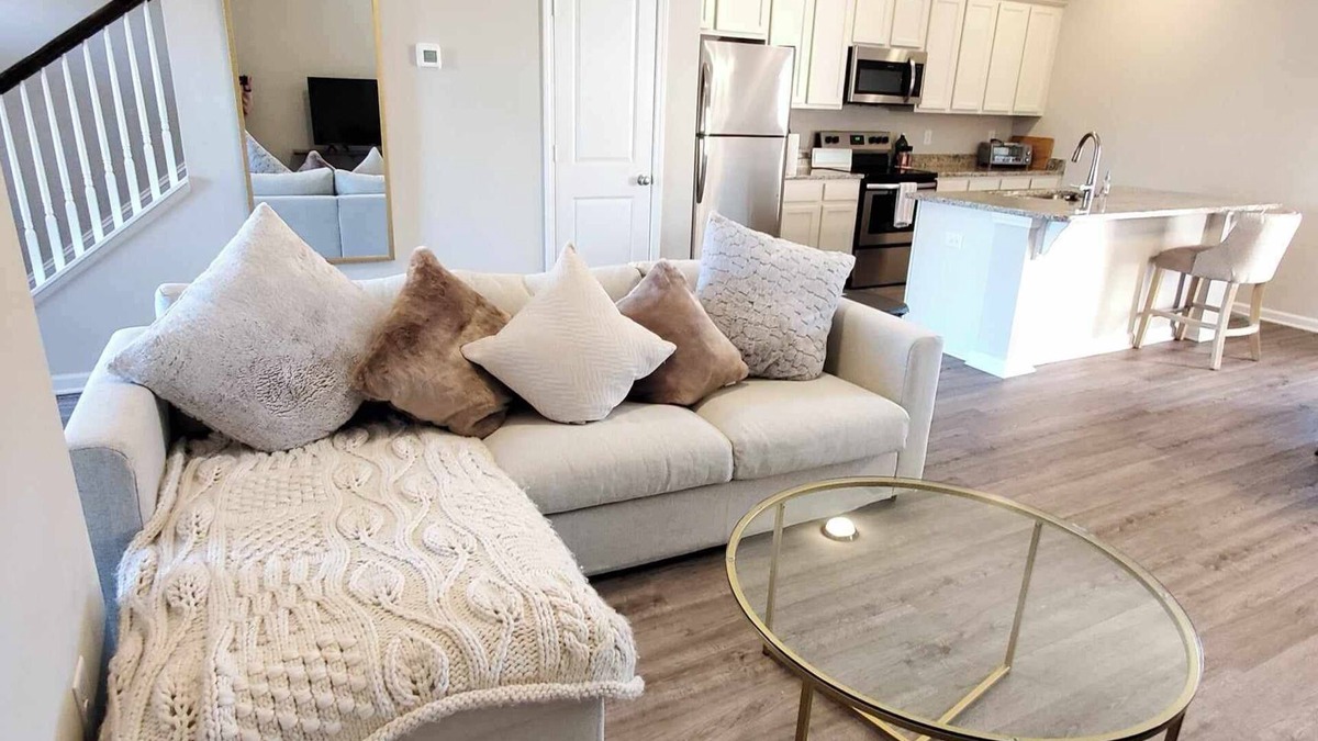 St. Andrews House | Clean and comfortable townhome with parking in Columbia