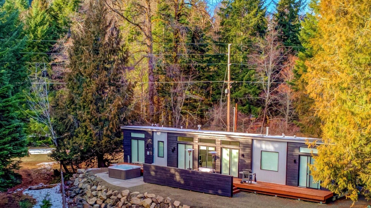 Randle Cabin | Clean and Comfortable Cabin at White Pass, Mt. Rainier: Views, Hot Tub