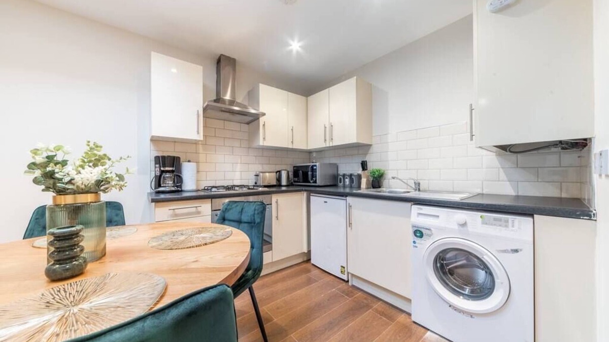 Enfield Highway Apartment | Clean and Comfy 2BR Apartment Perfect Location