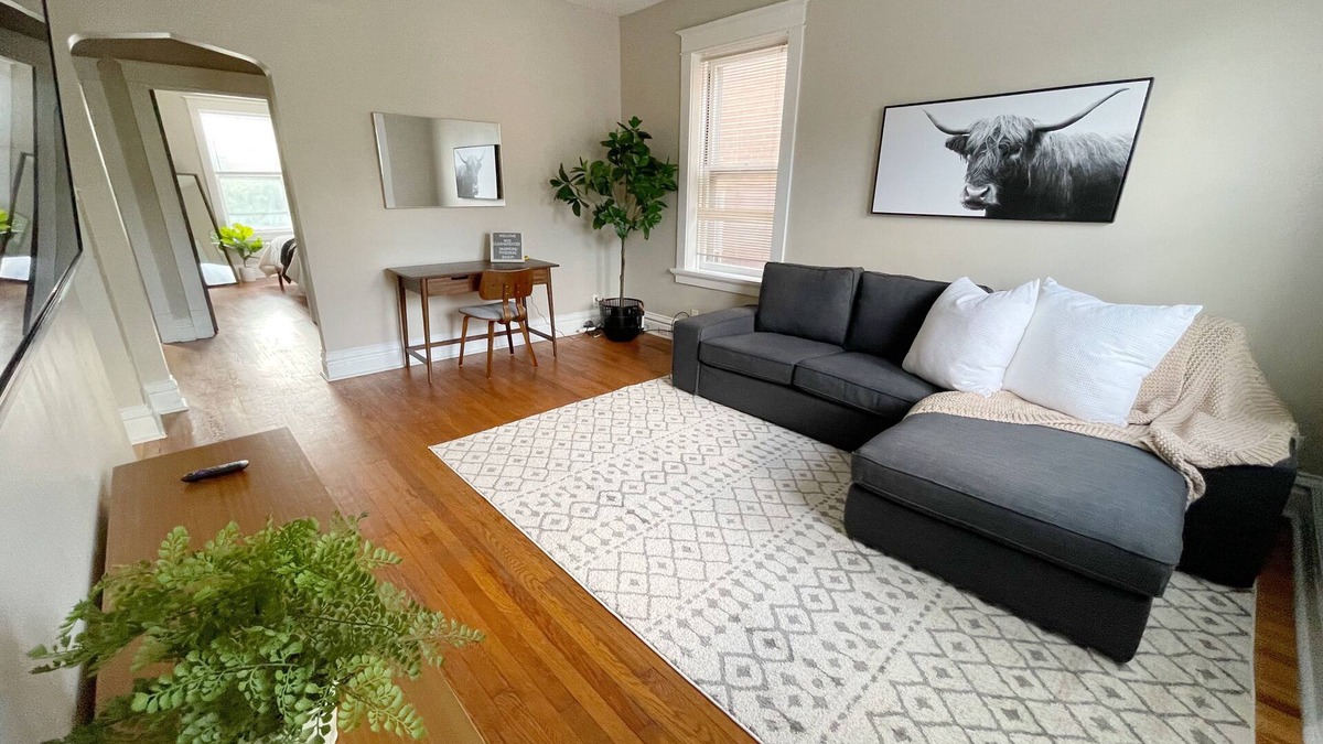 Tower Grove South Apartment | Clean and Cozy 2-Bed near Route 66 and Tower Grove