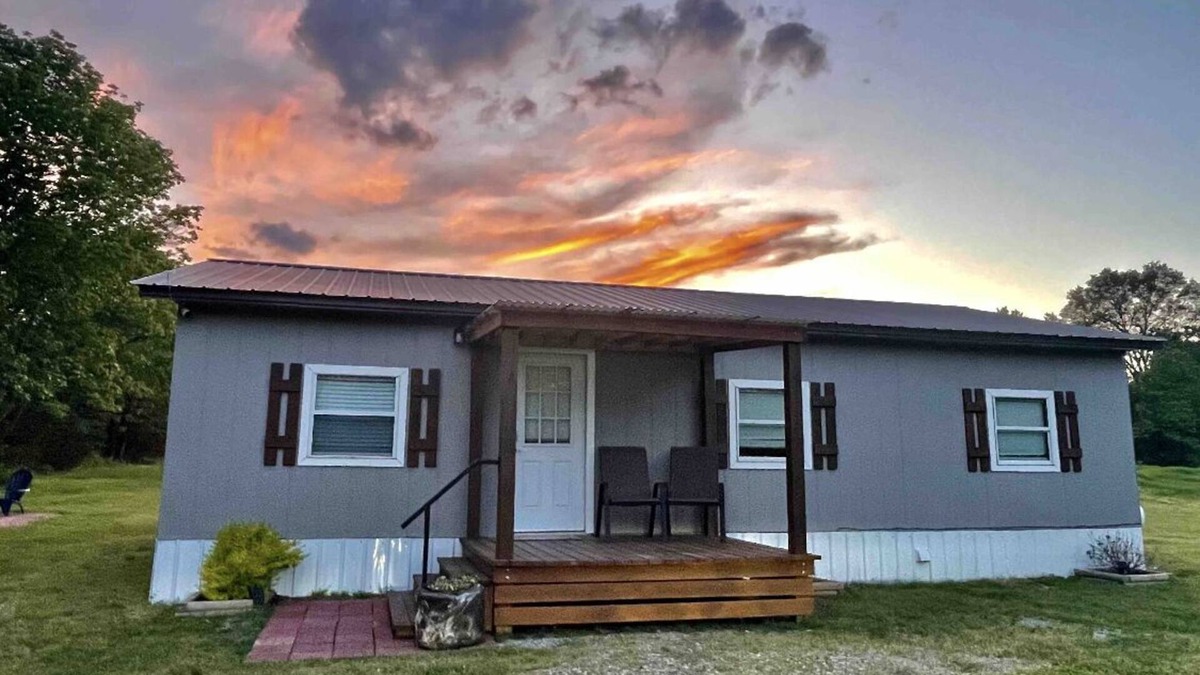 Daisy House | Clean and cozy 3br/2ba country cottage on 8 acres
