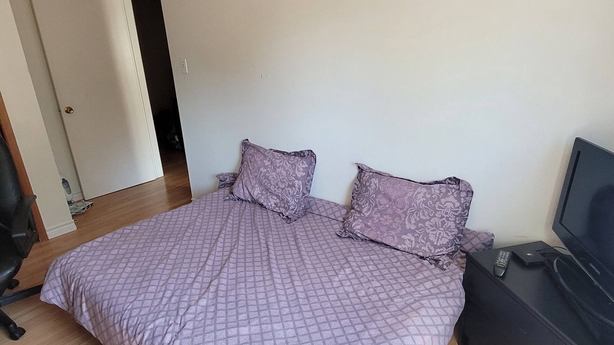 Scarborough House | Clean and cozy private room.