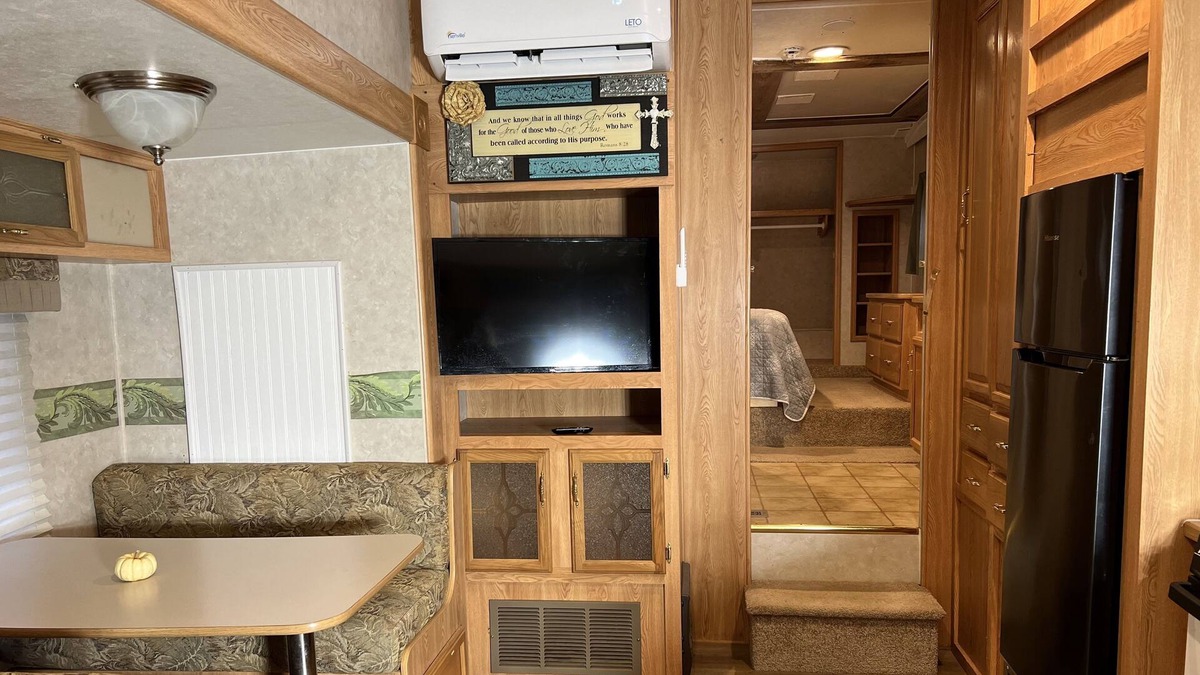 Columbia House | Clean and cozy with all the comforts of home!