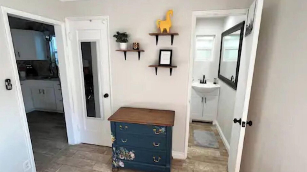 Jefferson Park Apartment | Clean and Modern Mid-Town Casita - 5 minutes to UofA and downtown Tucson