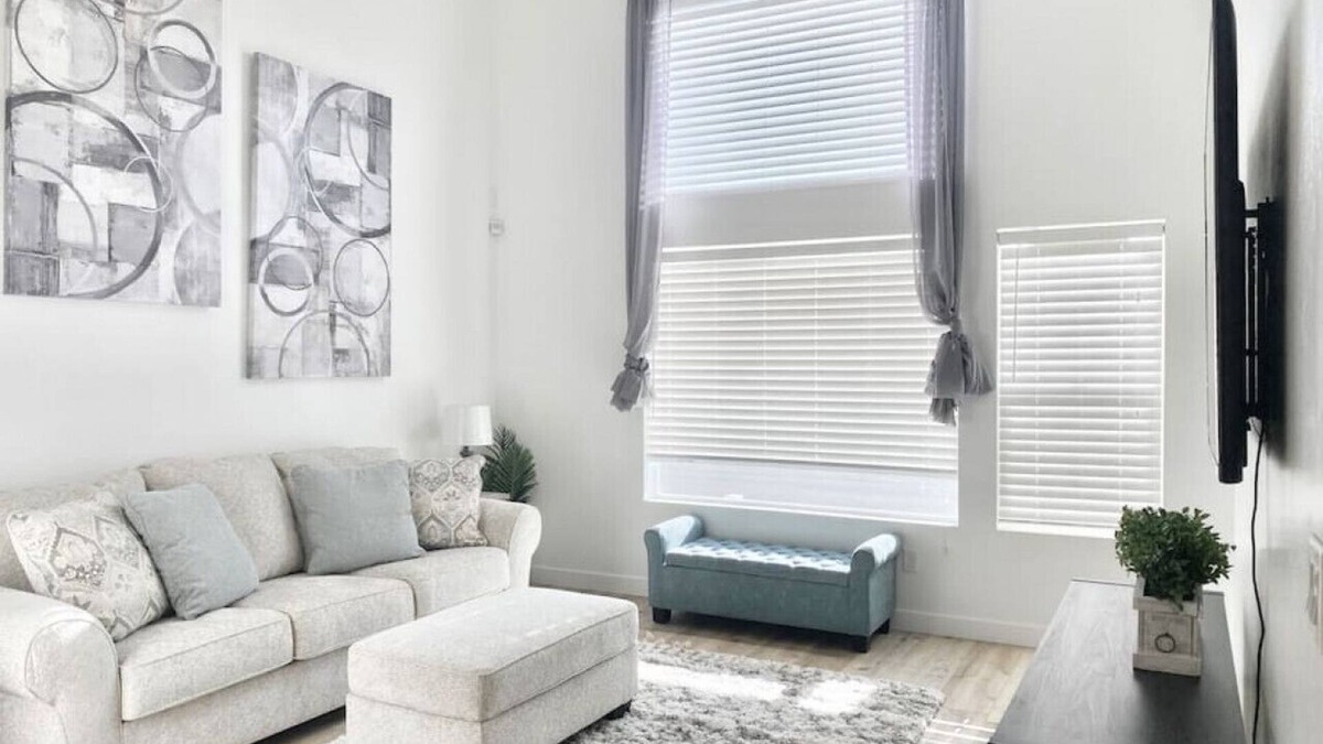 Midvale House | Clean and open remodeled luxury townhouse!