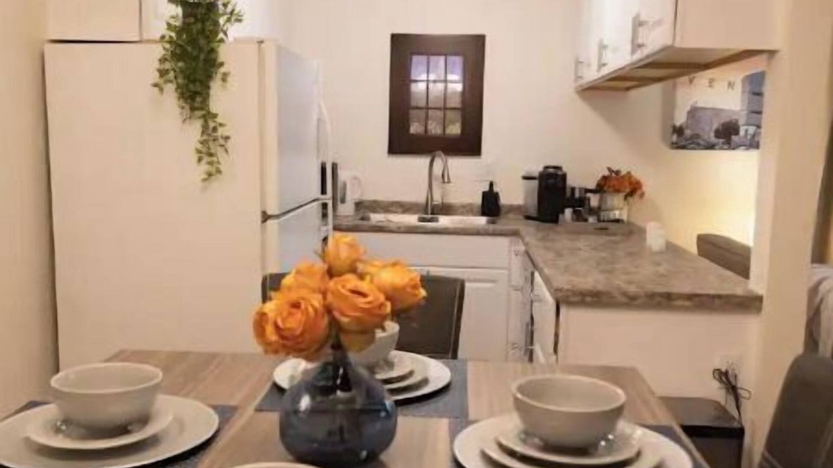 Cascade House | Clean and quiet 2/1.5 townhouse 4 miles from airport