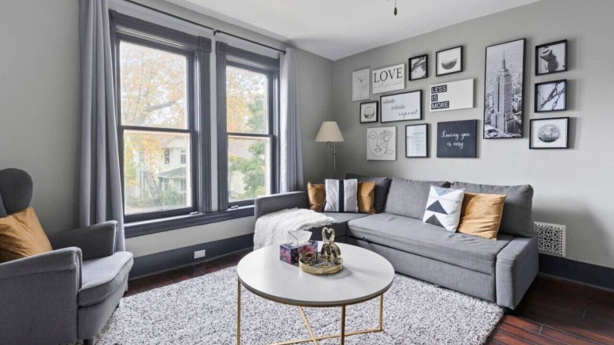 Windsor Apartment | Clean and spacious 3BR DT Windsor Laundry and parking