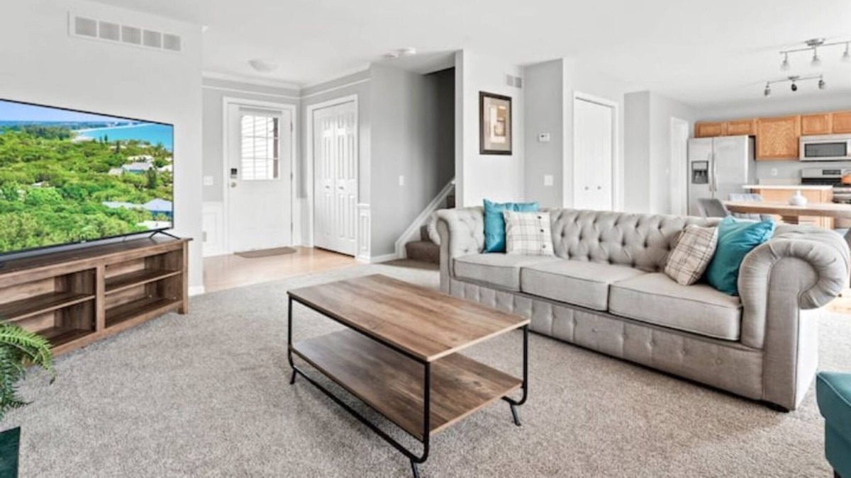 Ypsilanti House | Clean and Spacious 4 bd home, Perfect for Families