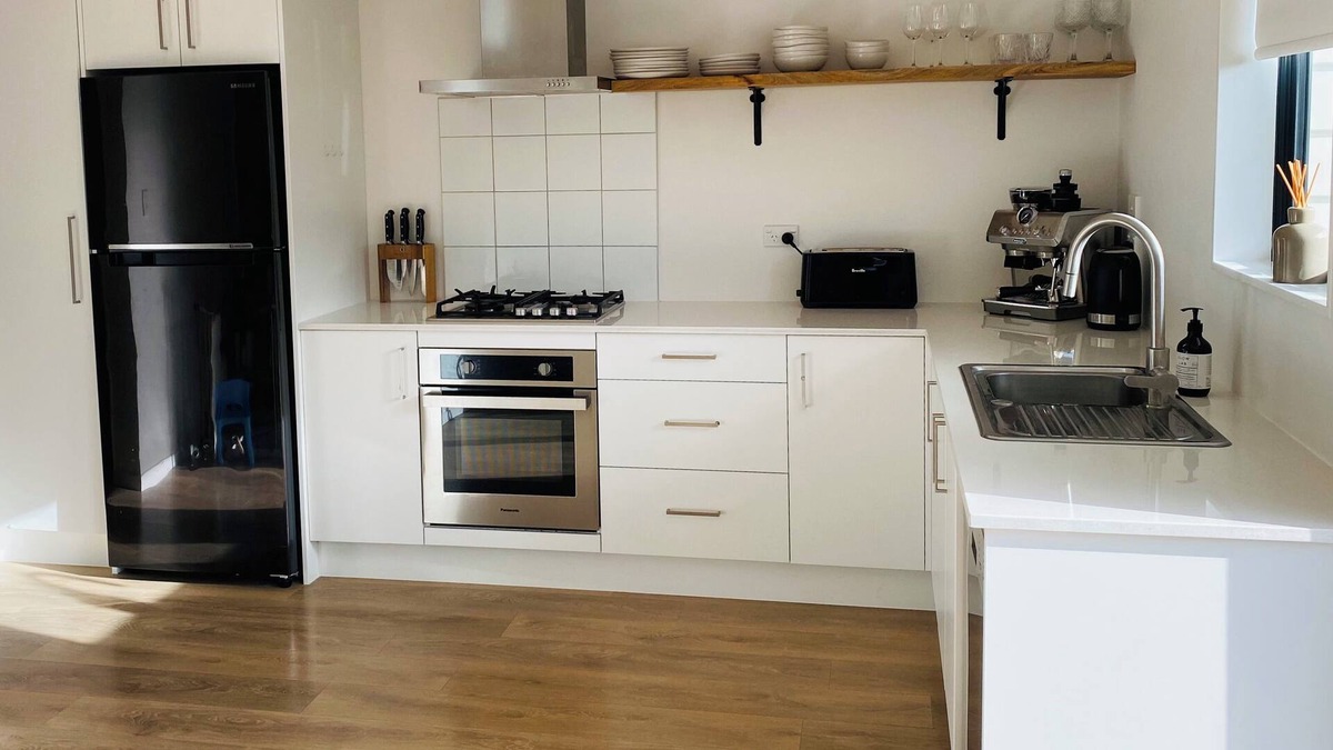 Hobsonville House | Clean and Tidy 2 Bedroom Townhouse With Playroom. Perfect for Families