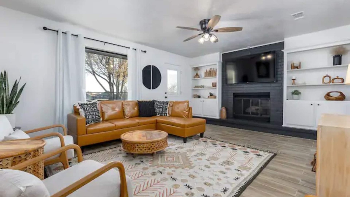 Moore House | Clean and Updated Home in Moore with Bonus Room