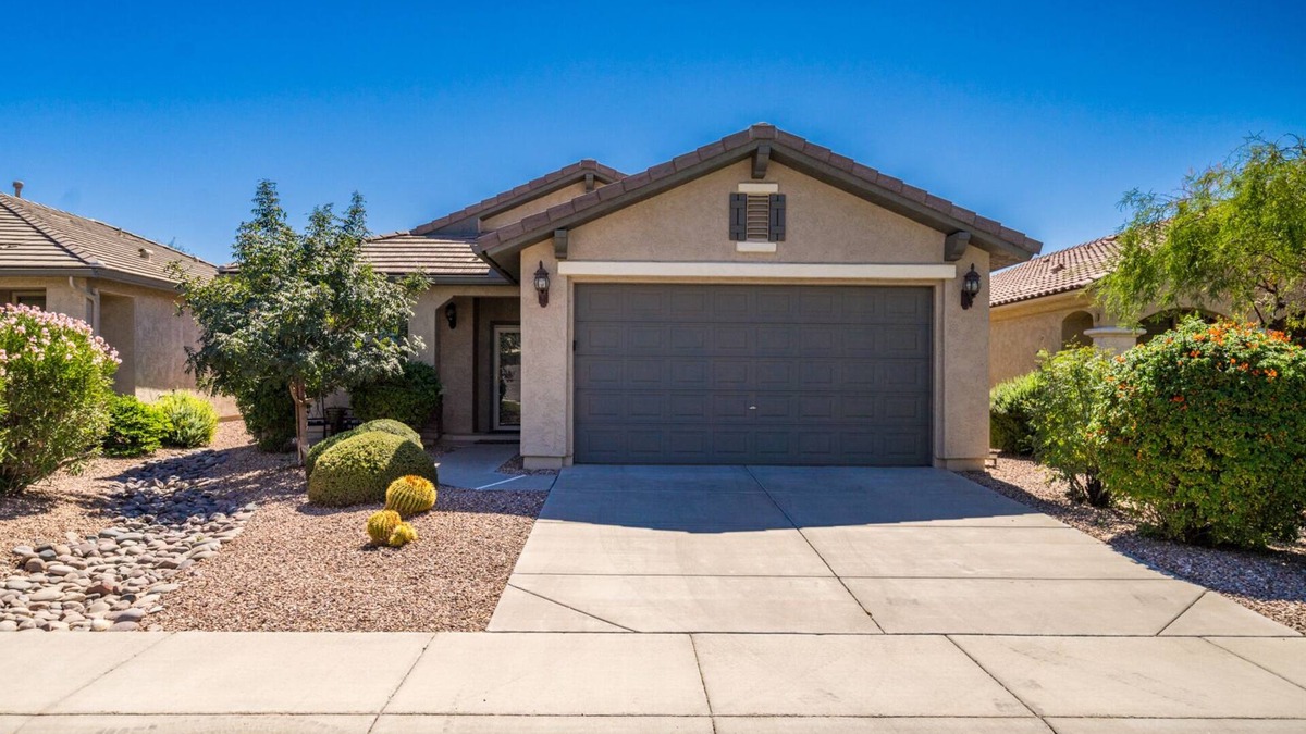 Anthem at Merrill Ranch House | Clean and Updated in Sun City Anthem at Merrill Ranch 55+ Community!