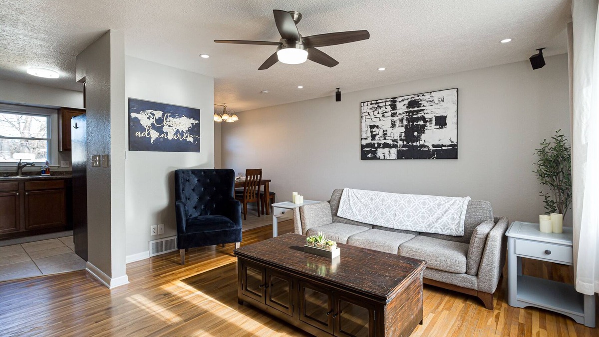 Bettendorf House | Clean and updated with a Hot TubnMinutes away from the new Bettendorf Waterpark