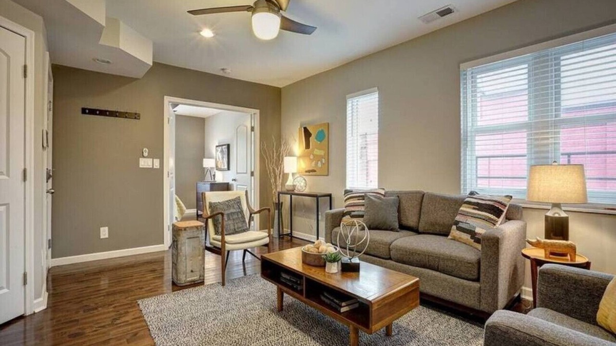 Mount Auburn Apartment | Clean & Bright 2BR near downtown