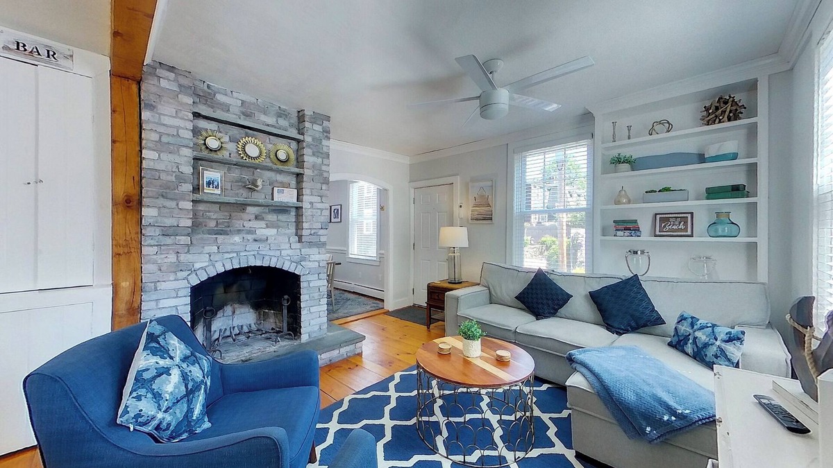Off Broadway Cottage | Clean & Bright historic cottage steps from the Broadway Restaurant District!