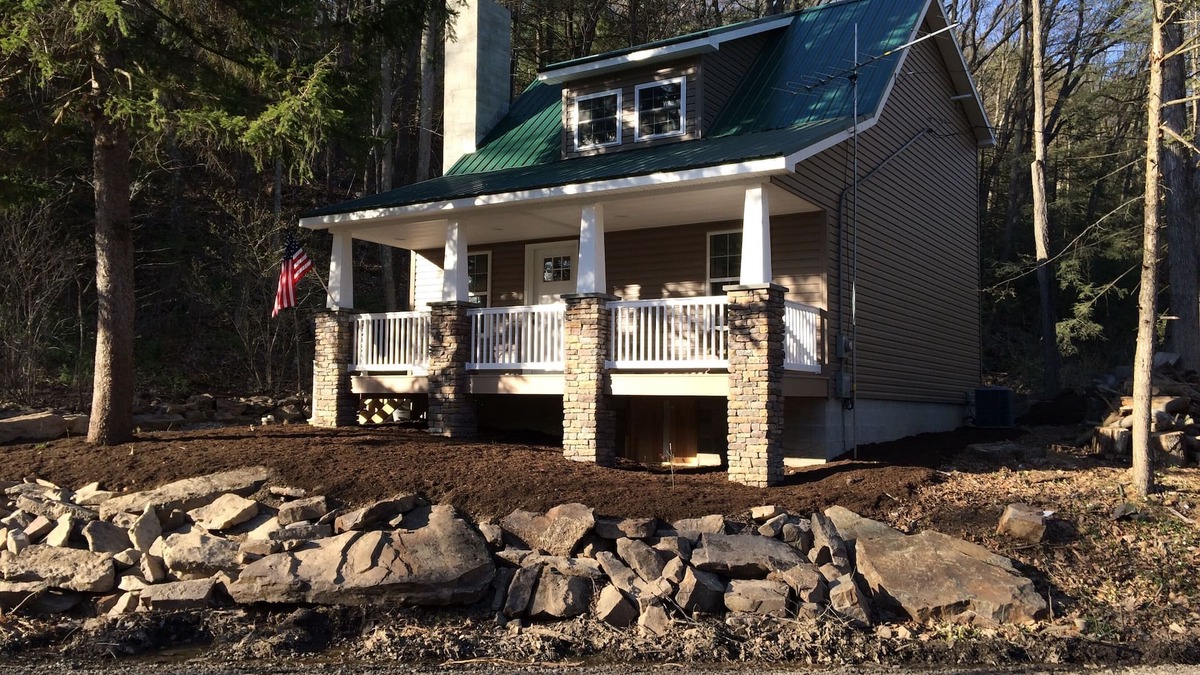 Swengel Cottage | Clean! Charming Cottage! Waterviews, WiFi, Outdoor Firepit, New Canvas Art TV