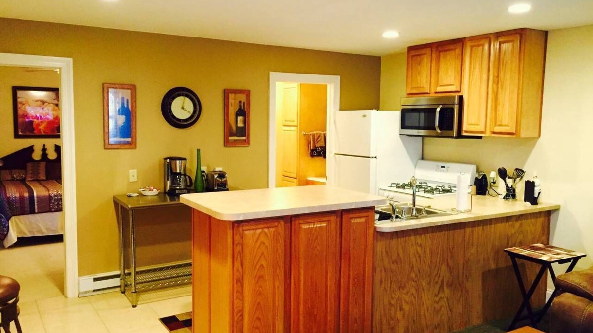Waverly Apartment | CLEAN, COMFORTABLE and QUIET
