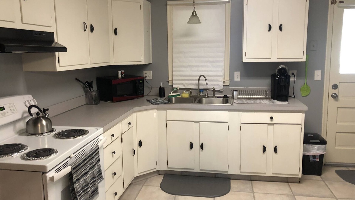 Bellevue House | Clean, comfortable, convenient! 2 bed home in Bellevue