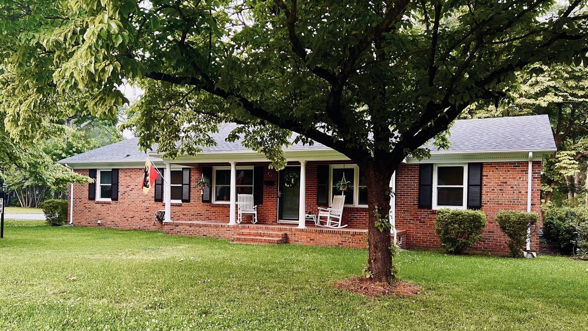 New Bern House | Clean Comfortable Corner Home in Colonial Capital of New Bern