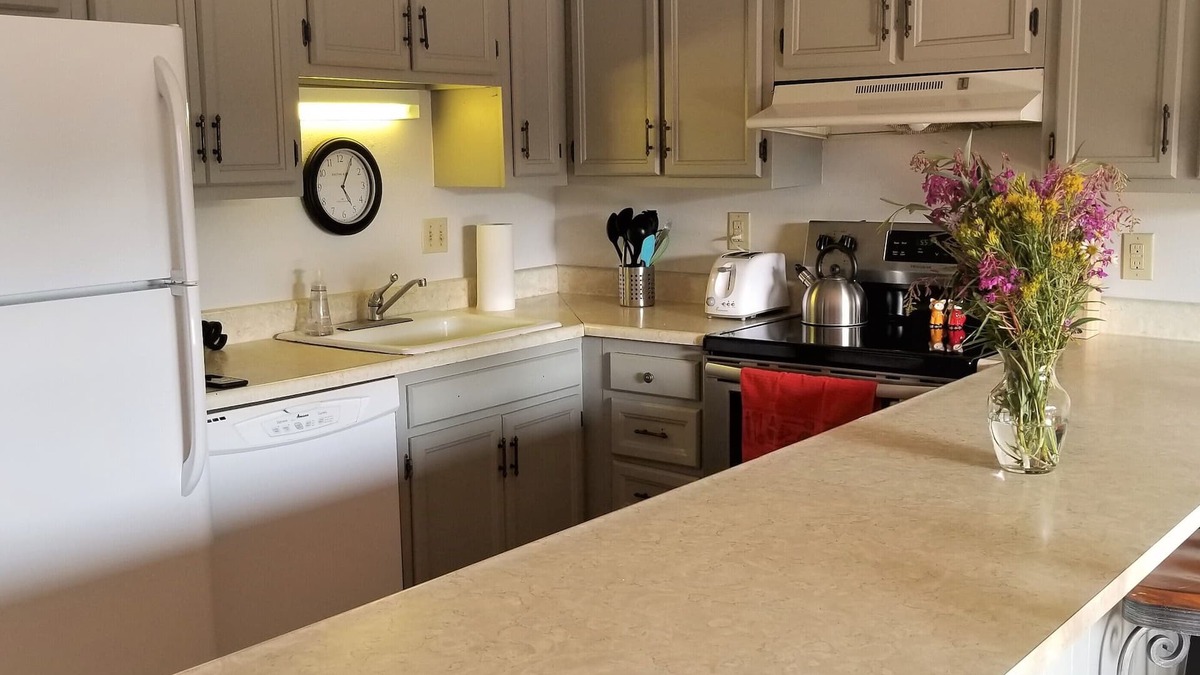 Dillon Condo | Clean, comfortable, quiet condo near it all in Summit County! Pool and hot tub!