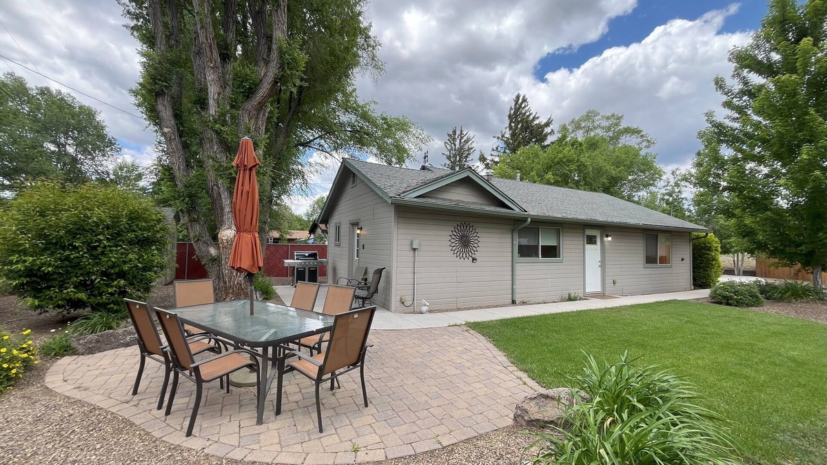 Coconino Estates House | CLEAN & COMFY HOME SO CLOSE TO GRAND CANYON, SNOW BOWL & HISTORIC DOWNTOWN