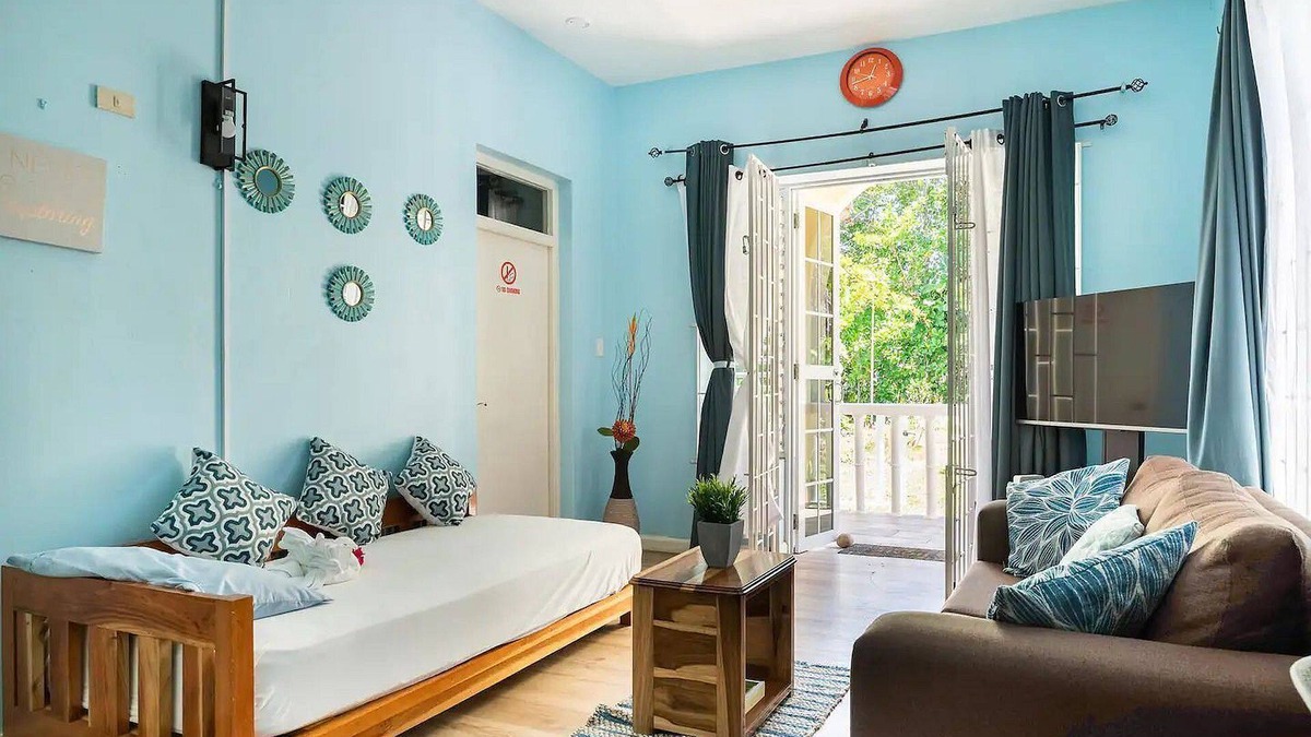 Tower Isle Apartment | clean, comfy & quiet with views