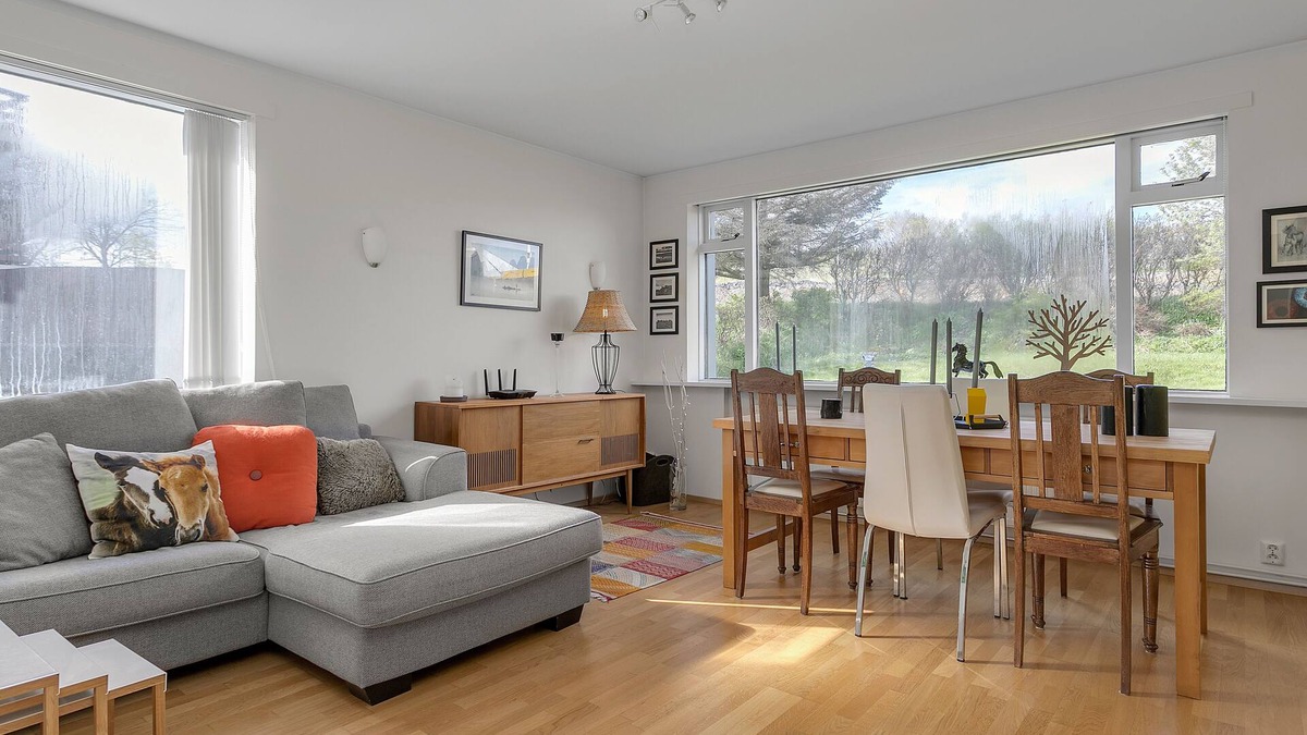 Hliðar Apartment | Clean & Cosy Home in Trendy Quiet Green area of Reykjavik. Free private parking
