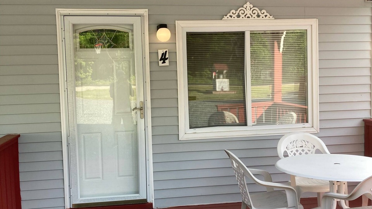 Ellsworth Apartment | Clean & Cozy 1BR Apt#4 w/Full Kitchen & Private Bath
