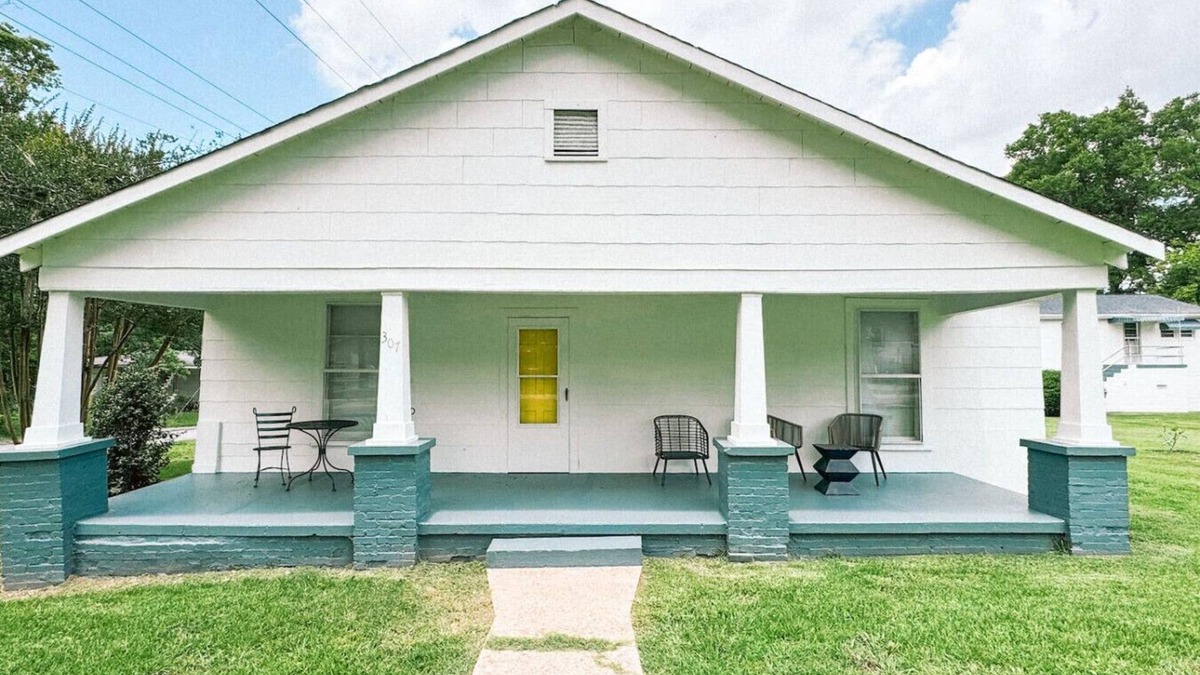 Rossville House | Clean & Cozy! 2BR, Pets welcome!
