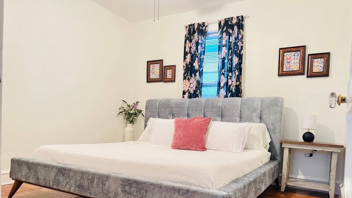 Magnolia House | Clean, cozy, and close to Philly!