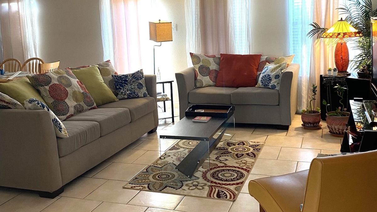 South Side House | Clean & Cozy, Elegant & Comfortable, Home for families and friends in safe area!