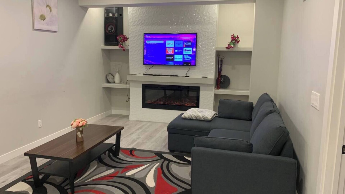 Northeast Edmonton Apartment | CLEAN COZY LEGAL SUITE WITH PRIVATE ENTRANCE.
