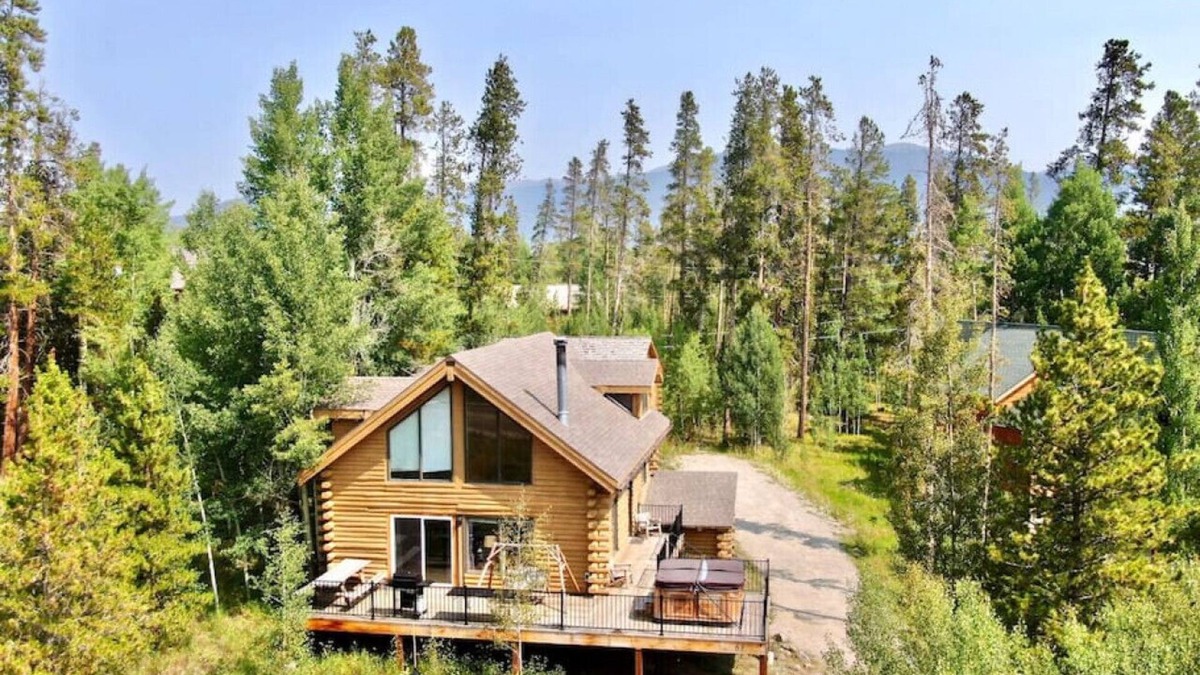 Wildernest House | Clean + Cozy Log Cabin