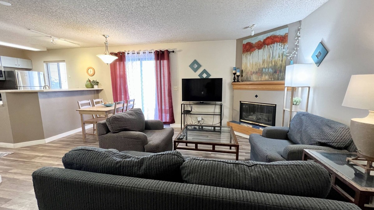 Greenwood Village Condo | Clean & Cozy One Bedroom Condo W/Kitchen In DTC