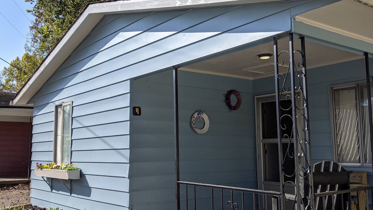 Cadiz Cabin | Clean, full kitchen, stand alone cabin adjoining Lake Barkley State Park