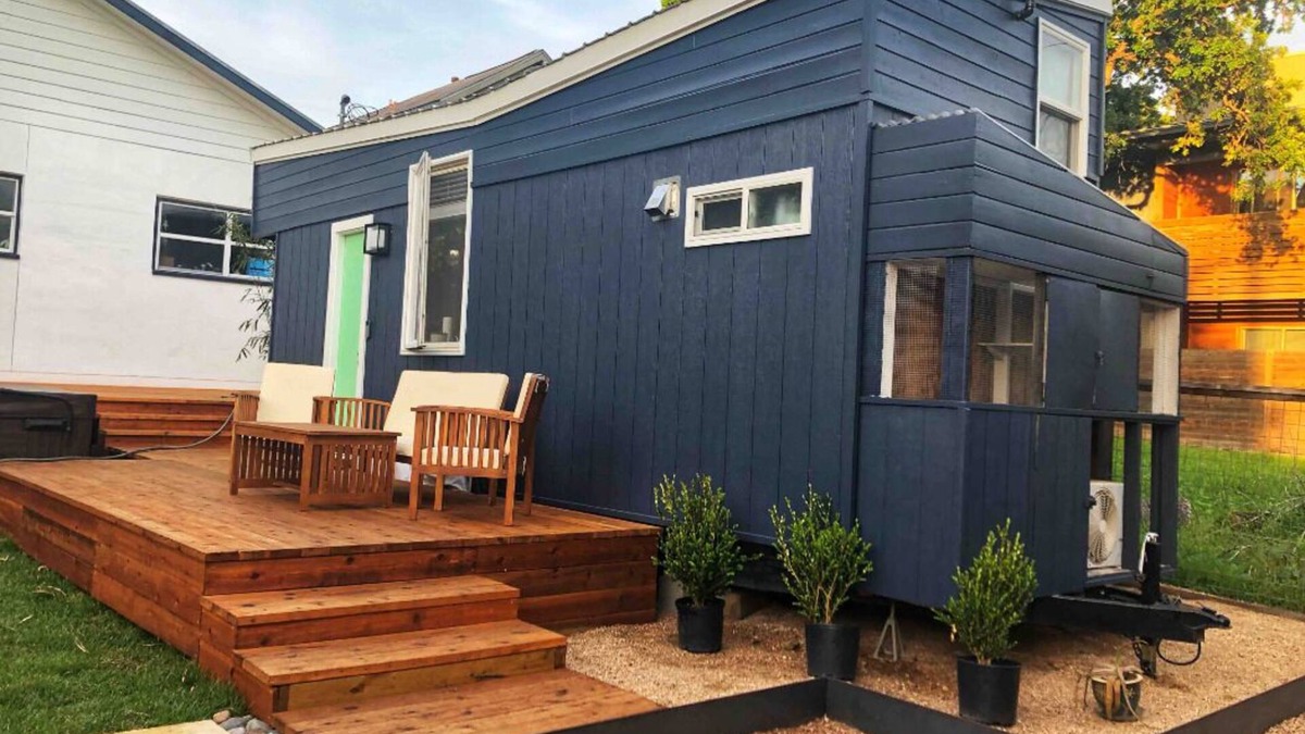 Blackshear-Prospect Hill Apartment | Clean, HGTV Tiny Home w/HOT TUB - 1 Mile to Downtown