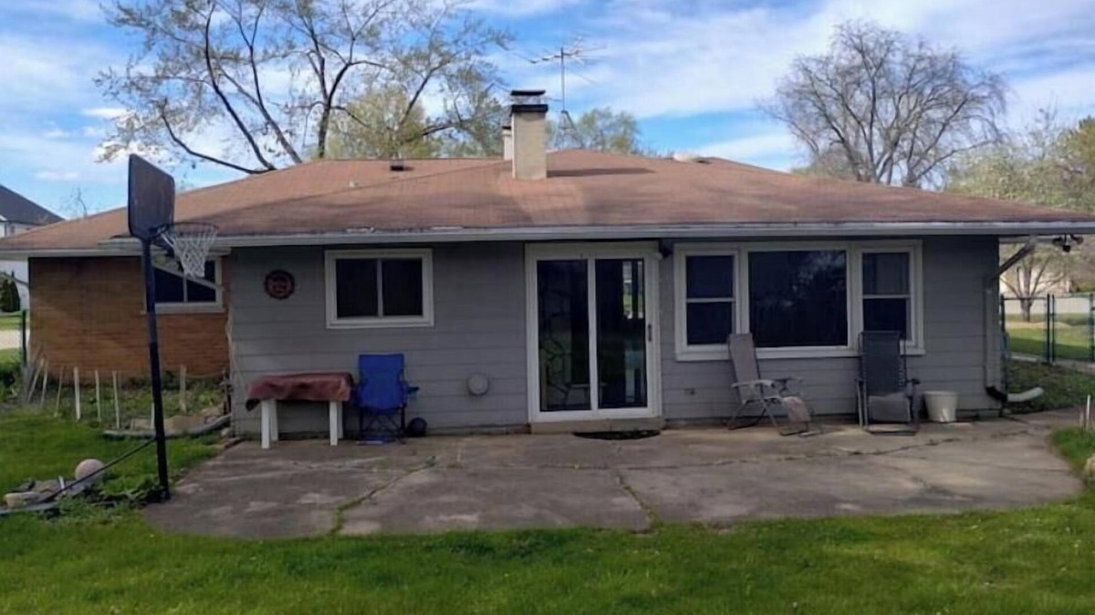 Arlington Heights House | Clean home in quiet neighborhood