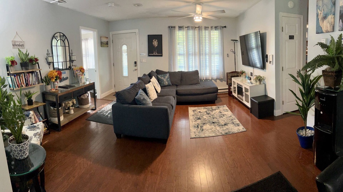 Long Pond House | 🌟Clean House, Near all of the Mount⛰🚴‍♂️💨Pocono Activities🌲🐻🦌(30 Nights minimum)
