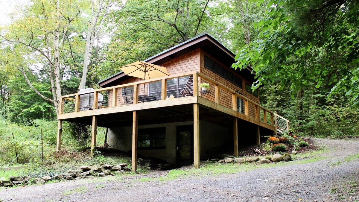 Etna House | Clean, modern cabin surrounded by nature