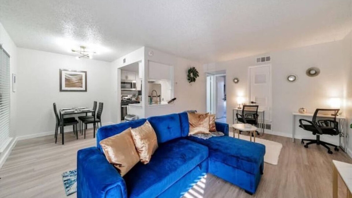 Hyde Park Apartment | Clean & modern close to Hospitals