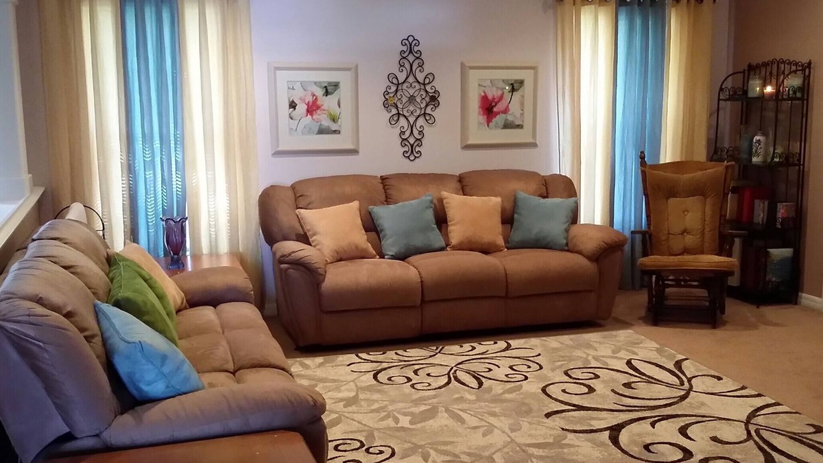Fellowship House | CLEAN Modern home, 3 bedrms, 1 double-sink bathrm, 65" TV & 3 couches