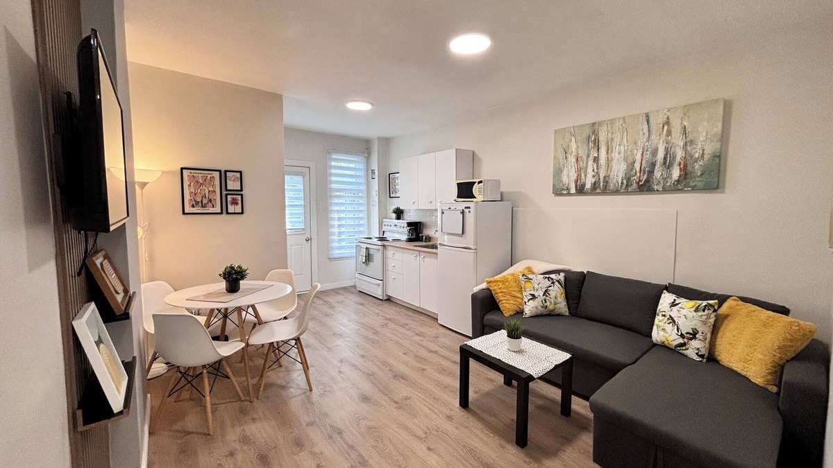 De Lorimier Condo | Clean, modern, newly renovated 2 BD condo in the heart of Plateau Mont-Royal