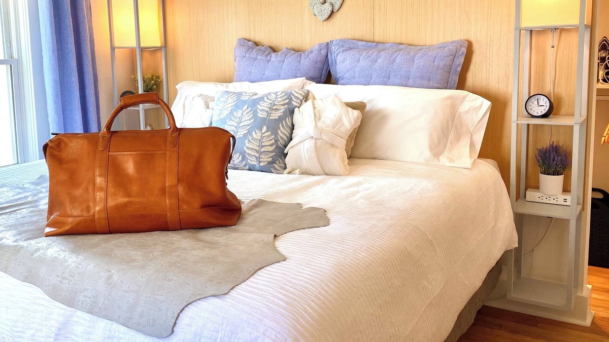 Stockbridge Apartment | Clean & Modern space with a mix of original warmth and charming renovation.