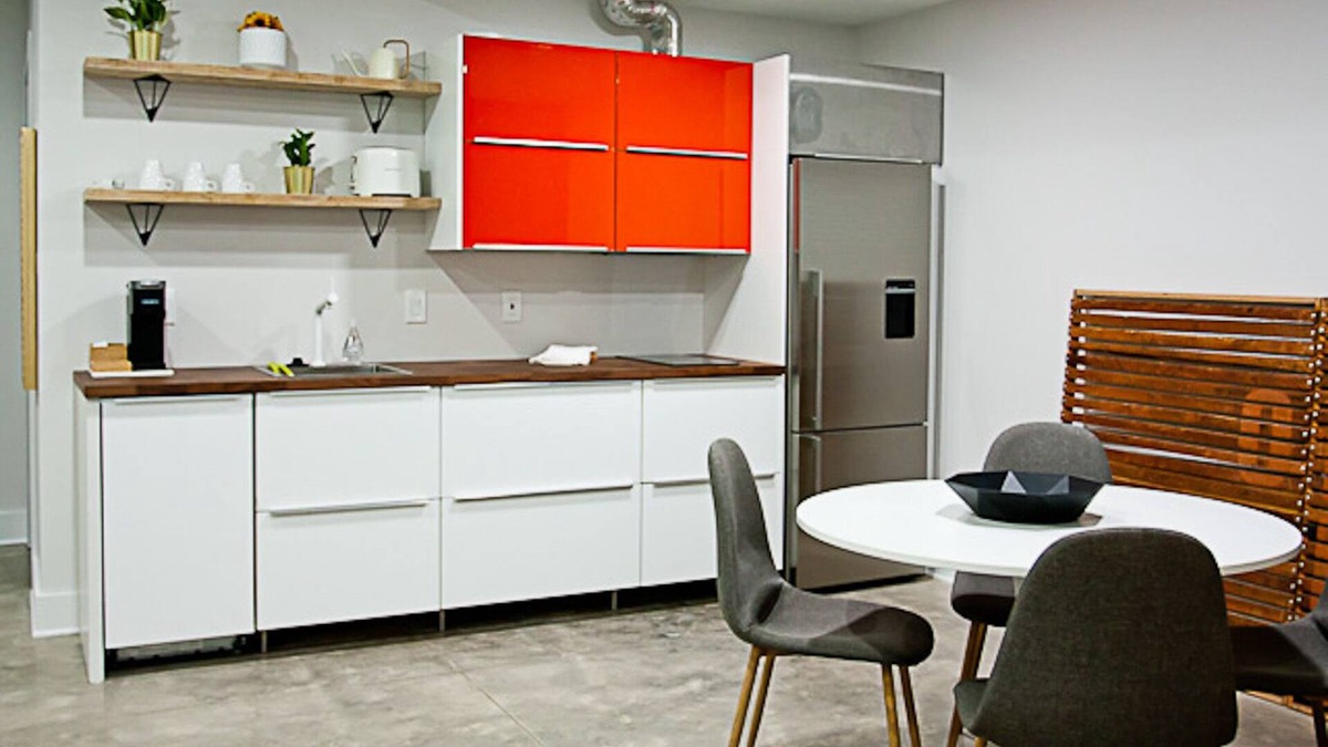Ann Arbor Apartment | Clean modern studio, 6 min drive to U of M!